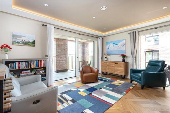 2 bed Apartment for sale Image 6