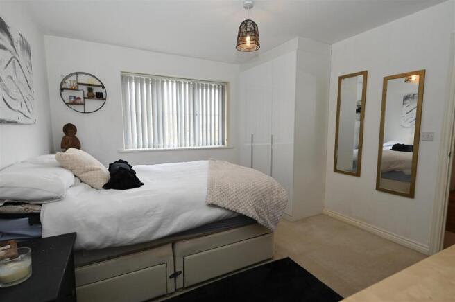 4 bed Detached for sale Image 11