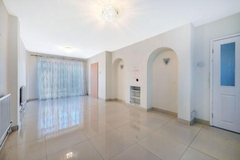 Bowness Crescent, London, SW15 3QN