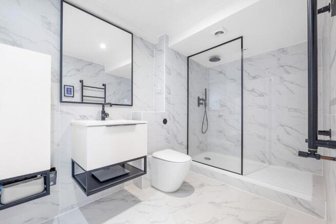 Bathroom (2).JPG