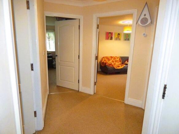 2 bed Apartment to rent Image 6