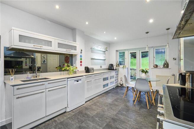 4 bed Detached for sale Image 7