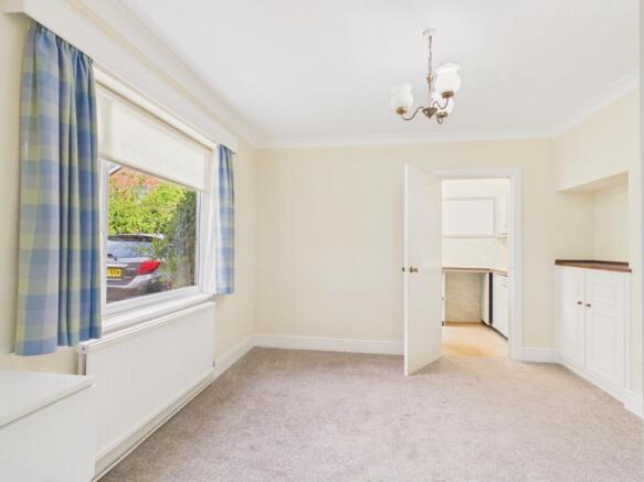 5 bed Semi-Detached for sale Image 8