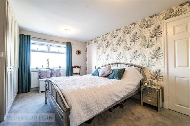 4 bed Semi-Detached for sale Image 12