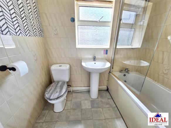 3 bed Semi-Detached for sale Image 8