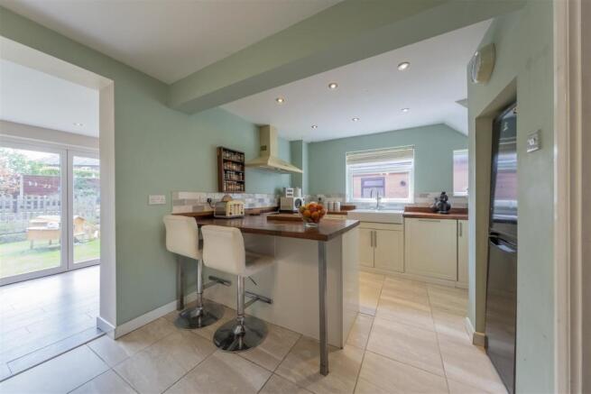 31 Lodge Drive-004.JPG