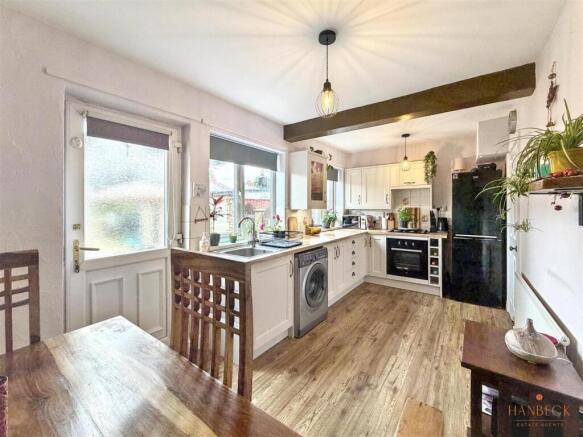 3 bed Semi-Detached for sale Image 4
