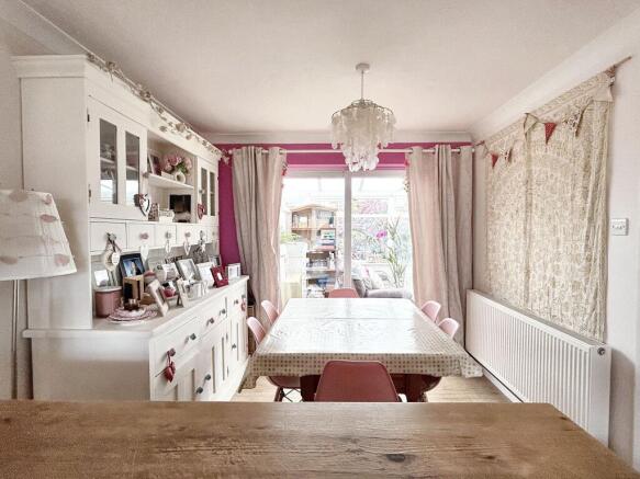 LOUNGE/DINING ROOM