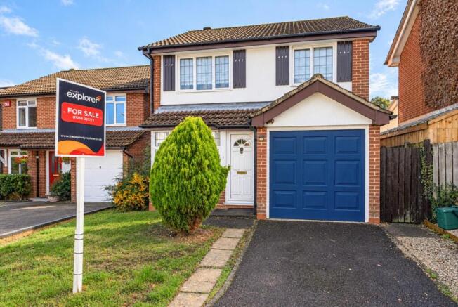 3-bed detached on Fulmar Close, Kempshott, £425,000