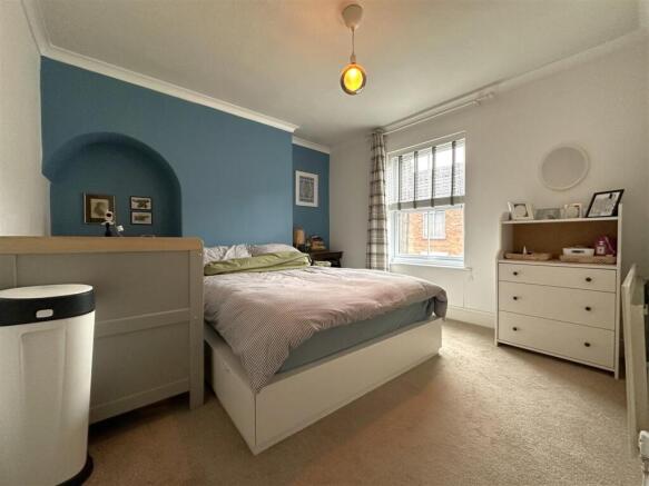 Master Bedroom 951