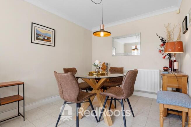4 bed Detached for sale Image 11
