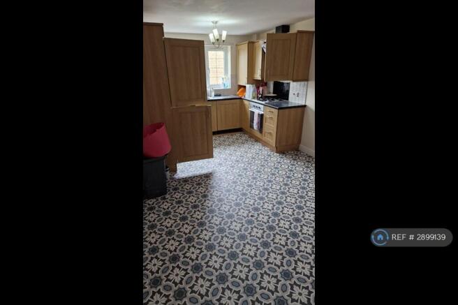 5 bed Detached to rent Image 12