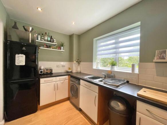 2 bed Flat for sale Image 7