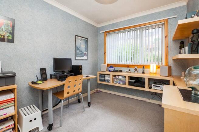 Bedroom (main floor)