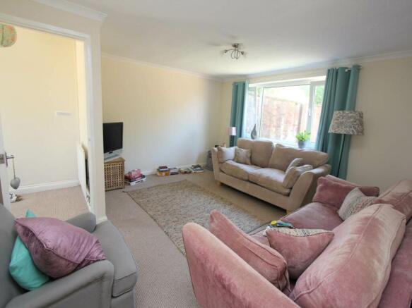 Living Room i - 8YTG