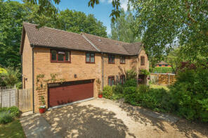 27, The Paddock, Godalming GU7 1XD