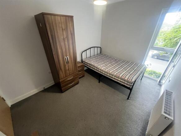 2 bed Apartment to rent Image 10