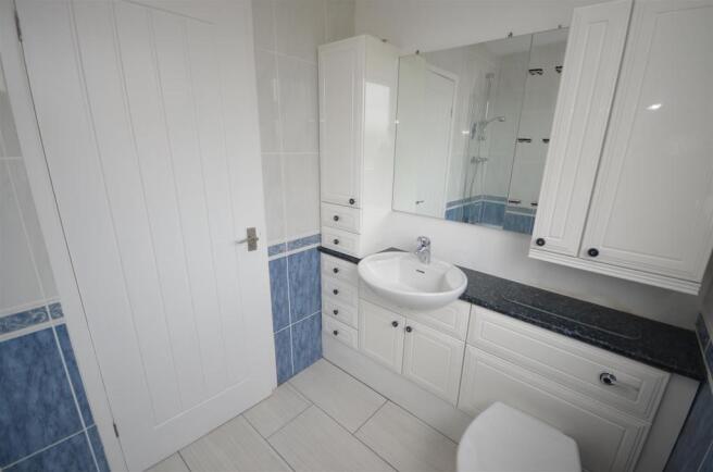Bathroom1.JPG