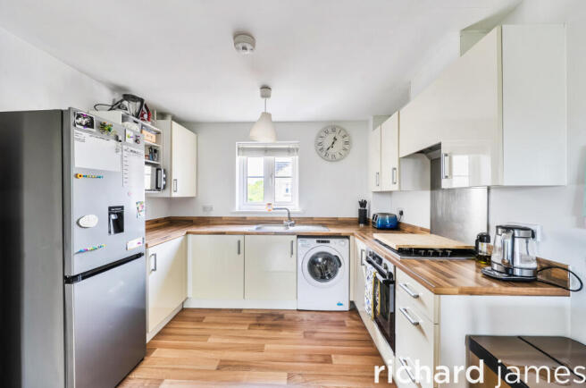 41, Carver Close, Stratton, Swindon, SN3 4GJ photo 4