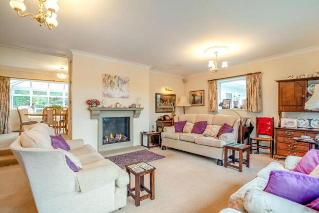 5 bed Detached for sale Image 4
