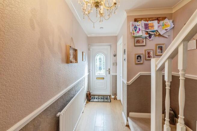 3 bed Semi-Detached for sale Image 4