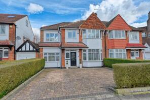 8, Woodlands, Harrow HA2 6EL