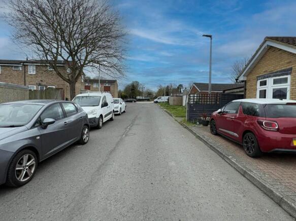80 Tangmere Close, Gillingham, Kent, ME7 photo 4