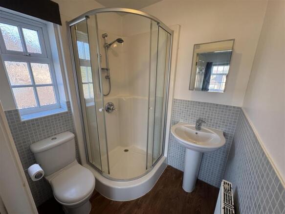 5 bed Detached to rent Image 12