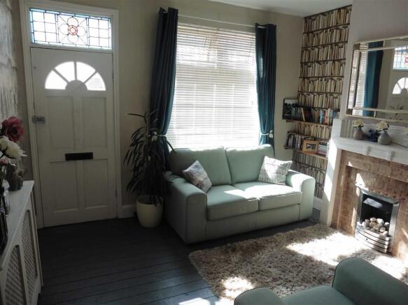 Lounge (front)