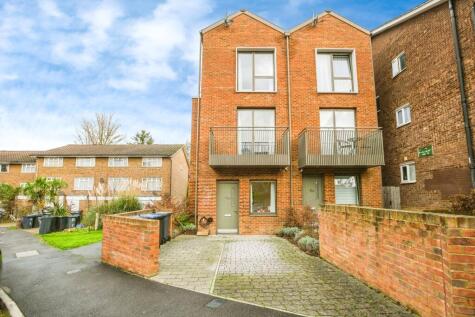 Ravensdale Gardens, London, SE19