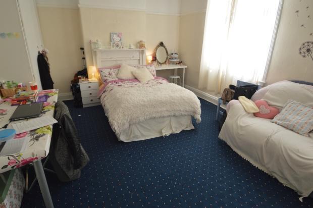 7 bed Semi-Detached to rent Image 5