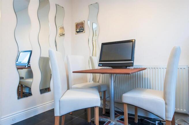 Breakfast Area.jpg