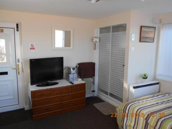 SELF CONTAINED STUDIO FLAT