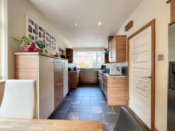 4 bed Detached for sale Image 9