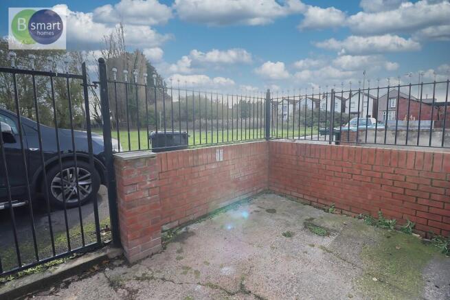2 bed Terraced to rent Image 11