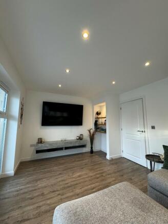 3 bed Detached to rent Image 7