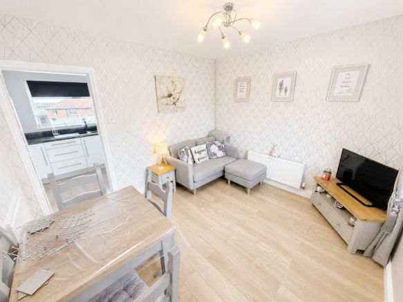 3 bed Semi-Detached for sale Image 4