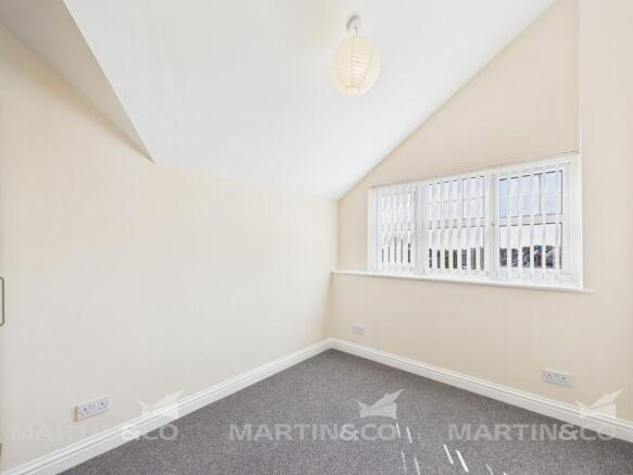 2 bed Flat to rent Image 10