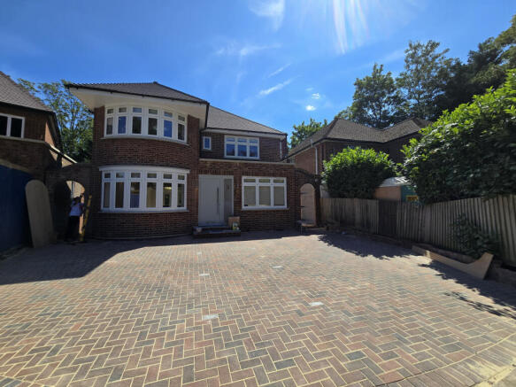 6 bed detached house to rent Danescroft Gardens,