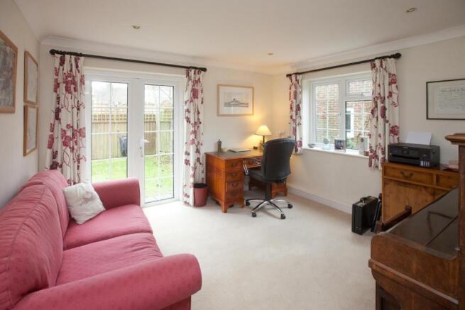 7 ELM CLOSE - PHOTO D.jpg