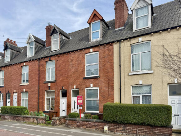 4 bed Terraced for sale in wakefield