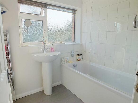 FAMILY BATHROOM