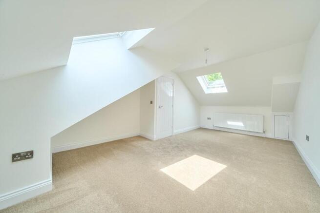 4 bed Semi-Detached Bungalow for sale Image 12