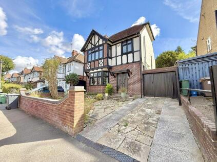 Elmwood Crescent, Luton