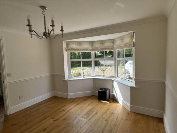 SITTING/DINING ROOM