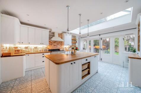 Chalgrove Crescent, Clayhall