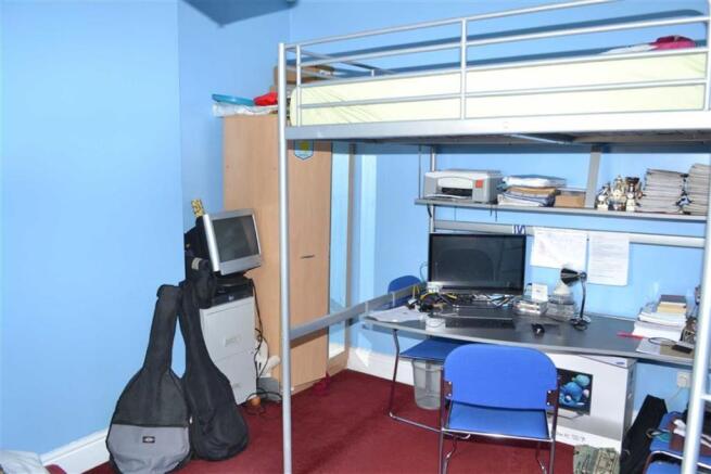 BEDROOM 2 (MIDDLE)