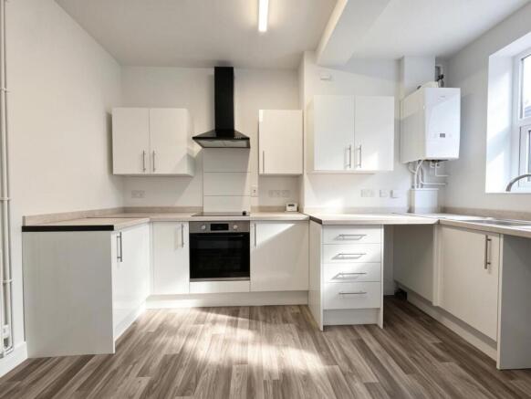 3 bed Terraced to rent Image 4