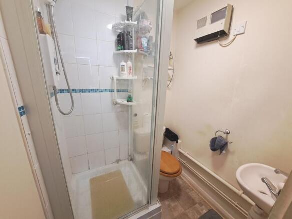 EN SUITE SHOWER / WC