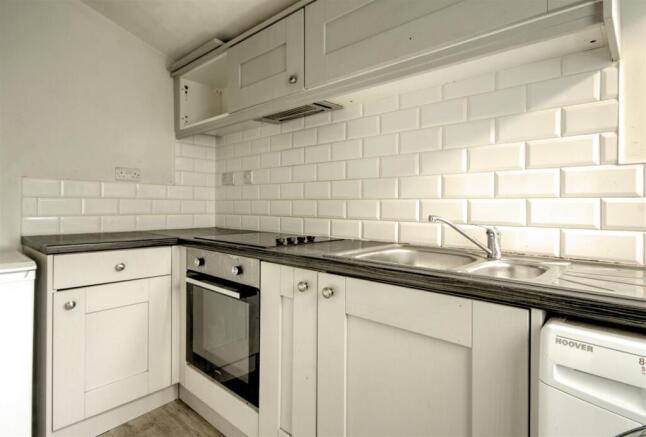 3 bed Terraced to rent Image 4